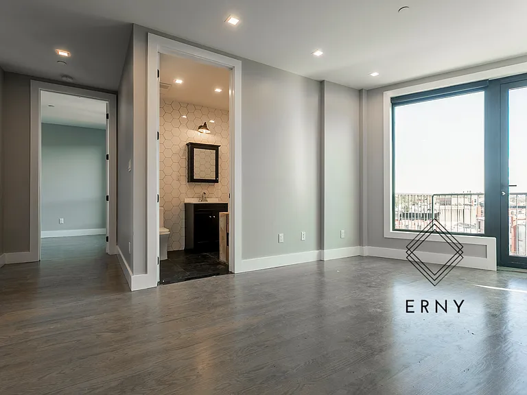 1096 Broadway #5R — Photo 8