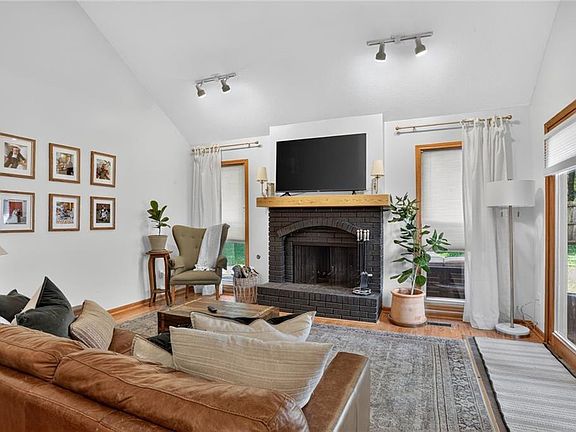 4th image of 15713 W 81st St