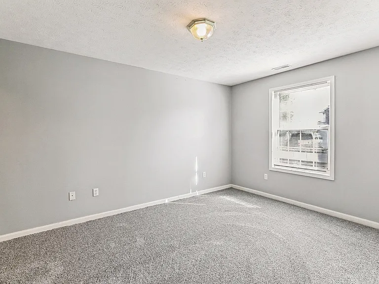 Lake Point Apartments — Photo 48