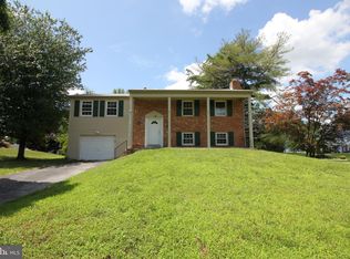 2 Twig Ln, Willingboro, NJ 08046