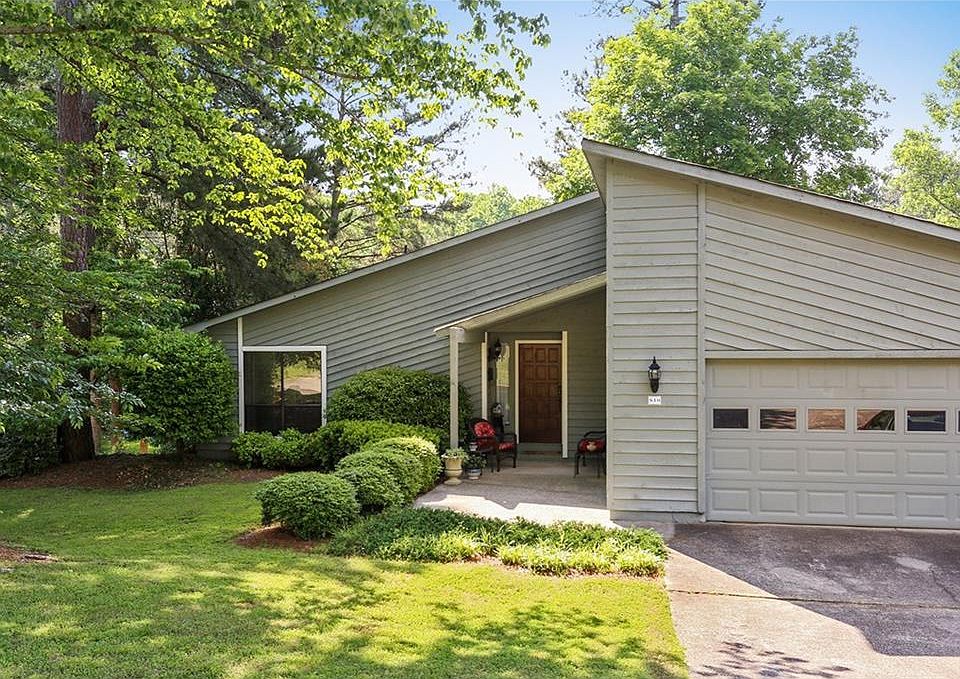 1st image of 840 Lake Forest Cir