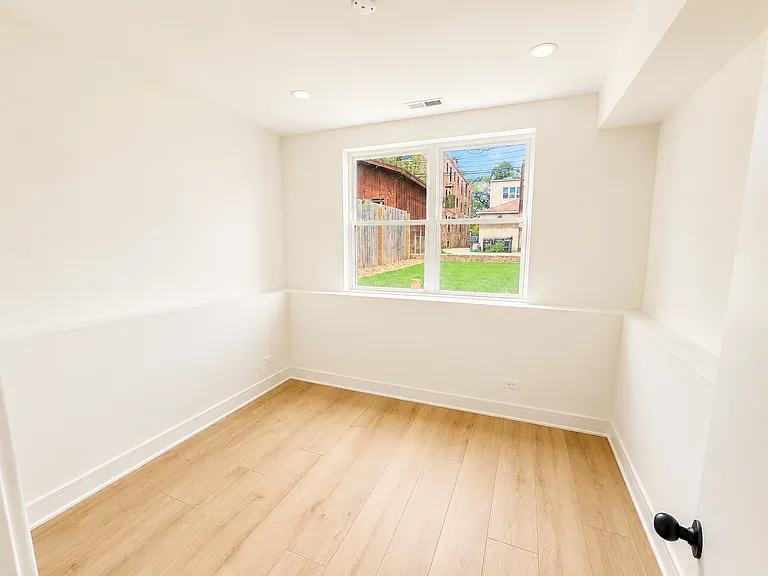 3136 N Ridgeway Ave #G — Photo 4