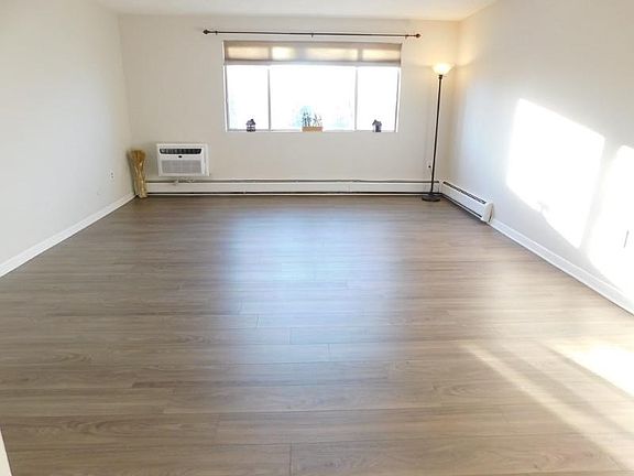 4th image of 84 Summer Ave APT 10