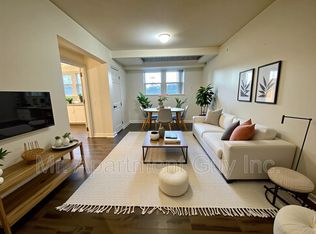 2 Balsam Ave S #3, Hamilton, ON L8M 3B1
