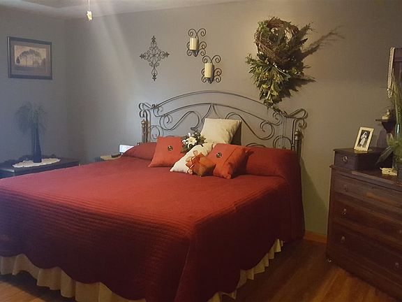 4th image of 395 Daffodil Ln