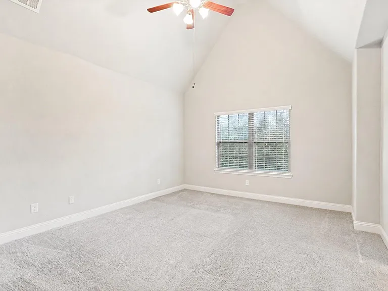2209 Zenith Ave — Photo 14