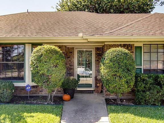 2nd image of 2125 Oakmeadow Pl