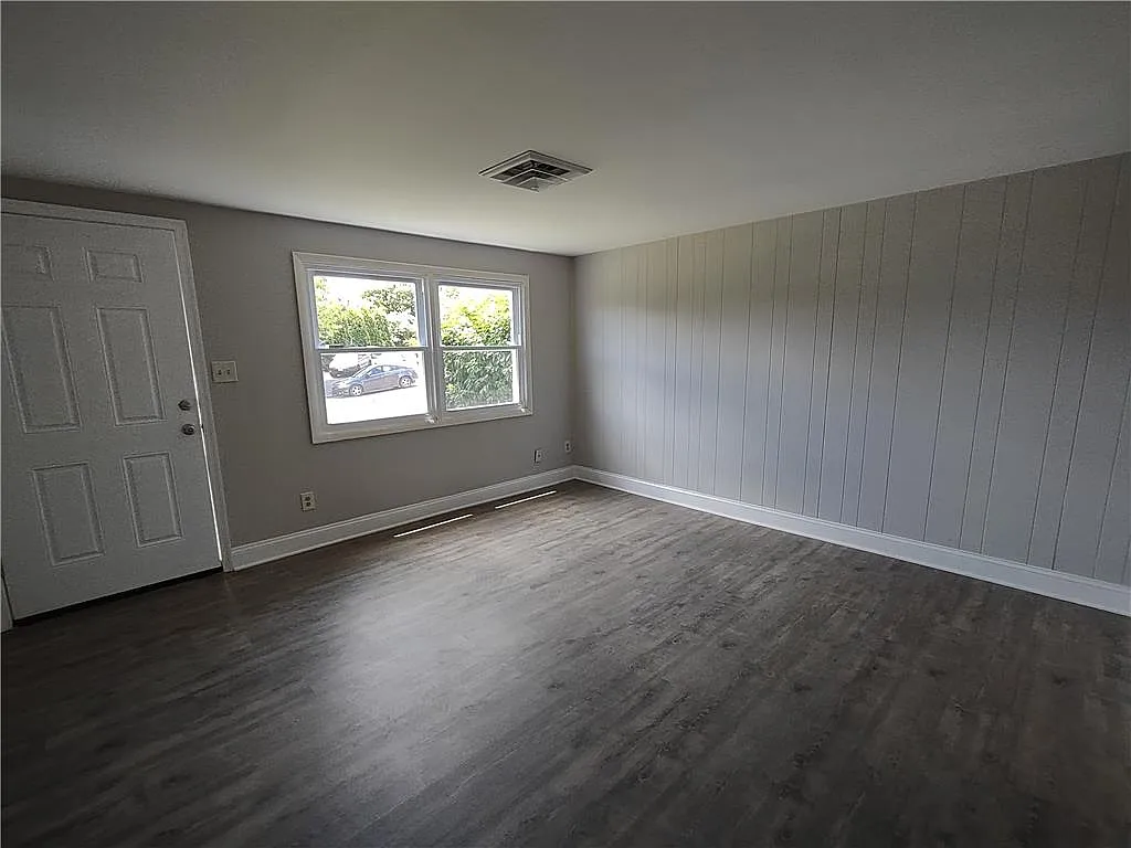 2 bed, 1.0 bath, 1100 sqft, $1,495 — Photo 4