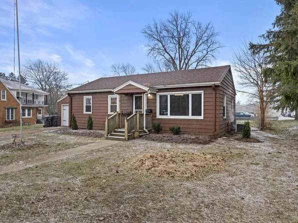 707 East College AVENUE, Waukesha, WI 53186