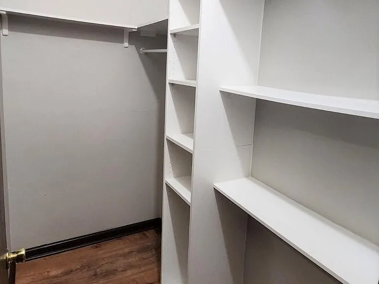 1421 Hamlin St #1421 — Photo 7