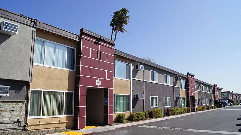 Ethan Terrace — Photo 3