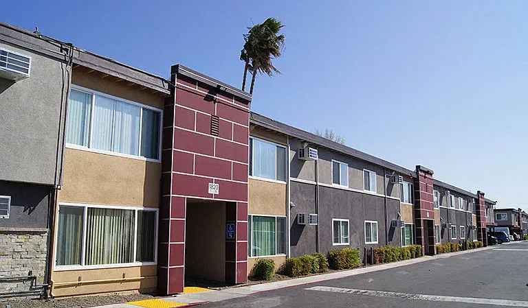 Ethan Terrace — Photo 3