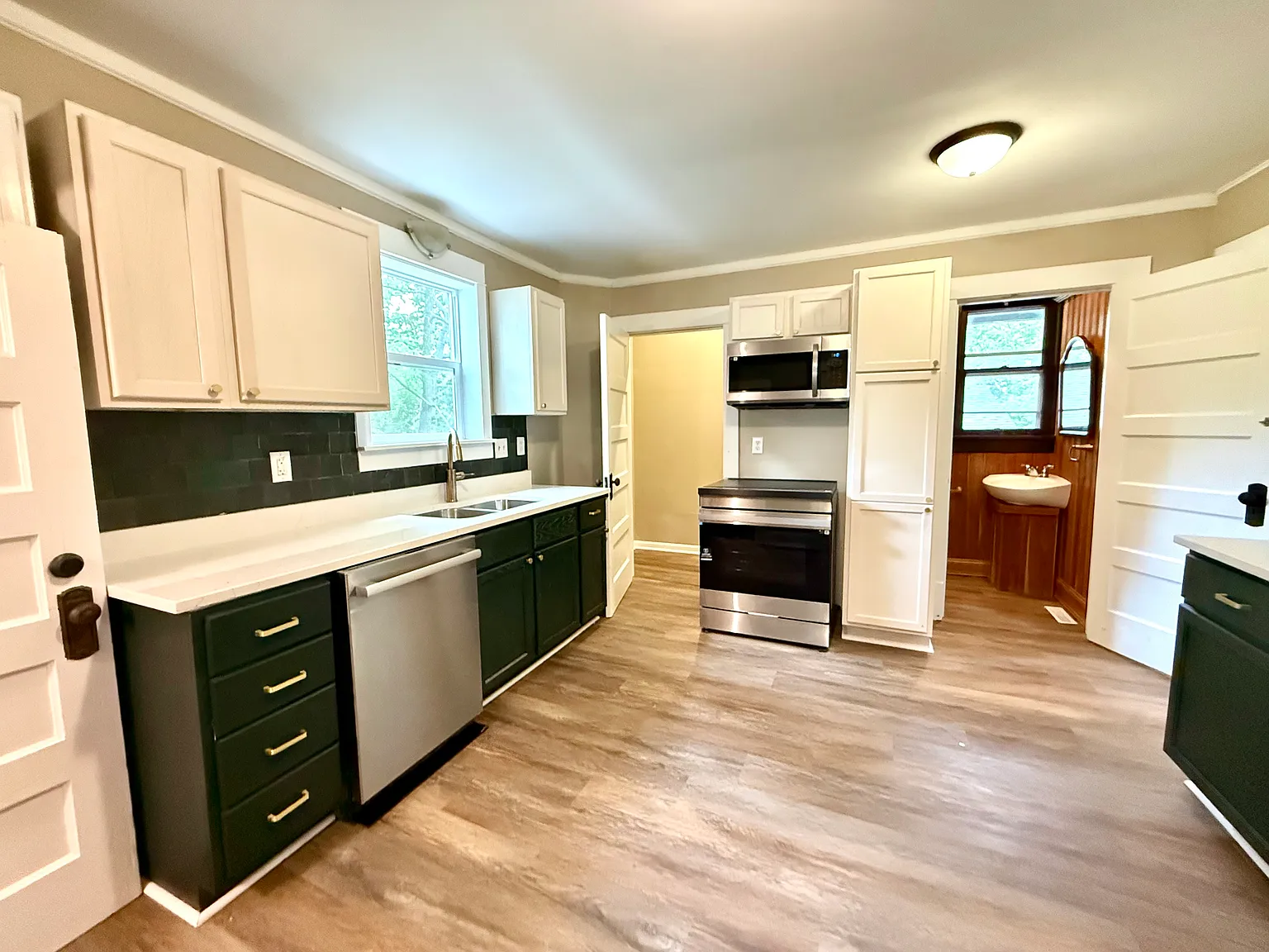 4 bed, 2035 sqft, $2,200 — Photo 4