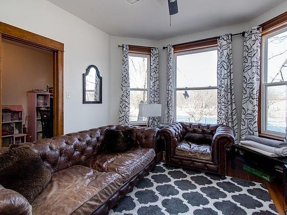 5th image of 2301 W Montrose Ave APT 2