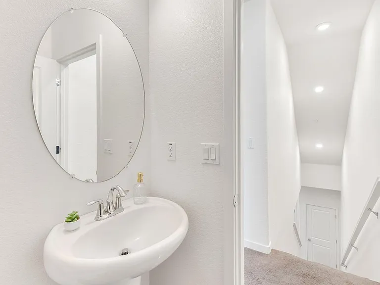 10946 International Dr — Photo 19