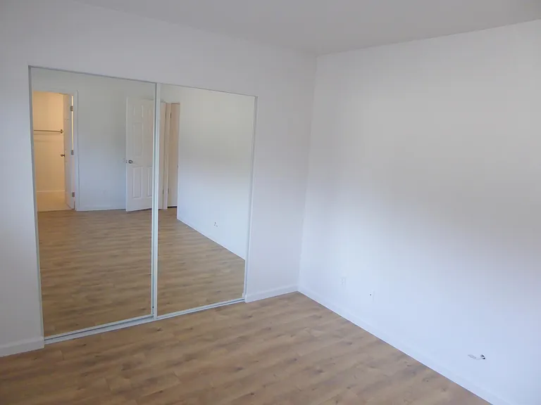 521 Hope Ter #4 — Photo 12
