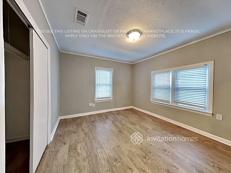 905 E Crockett St — Photo 10