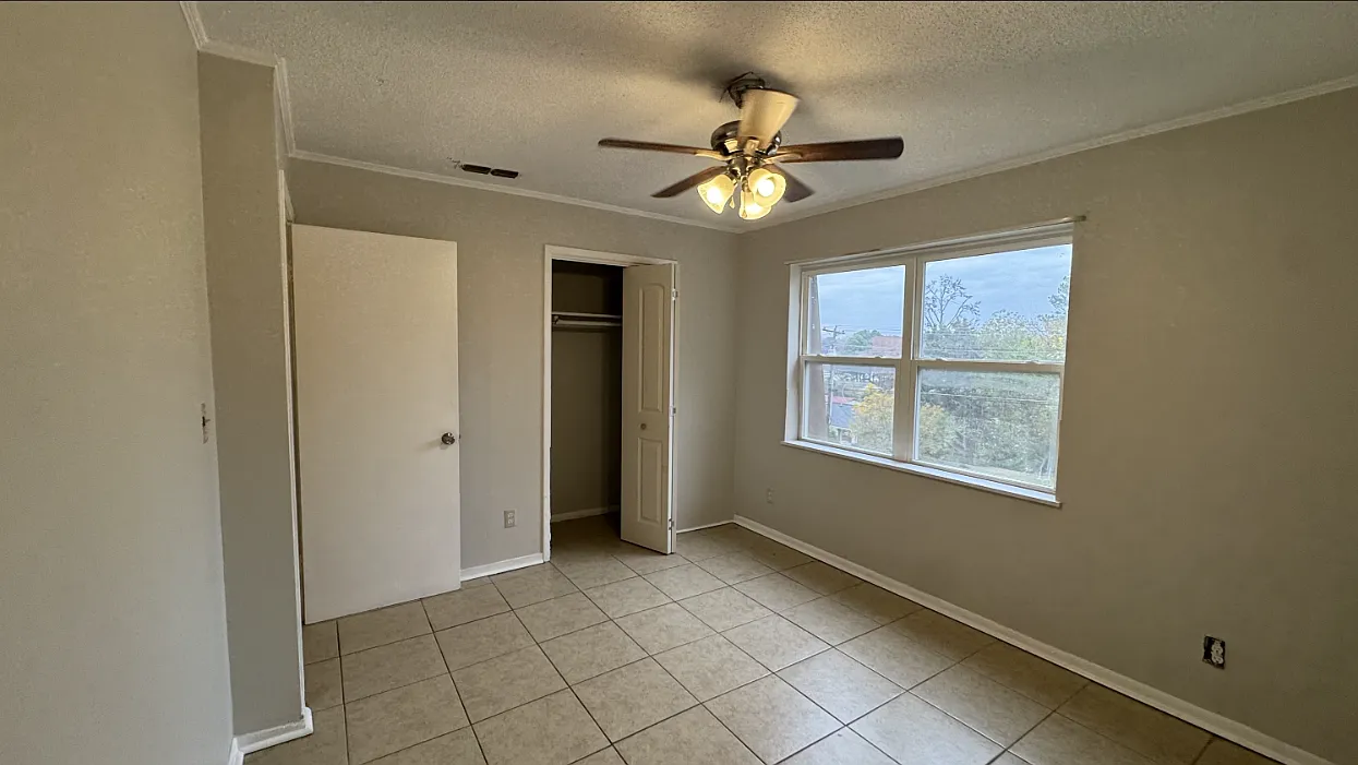 2 bed, $900 — Photo 3