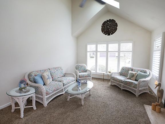 4th image of 801 Saint James Pl #801