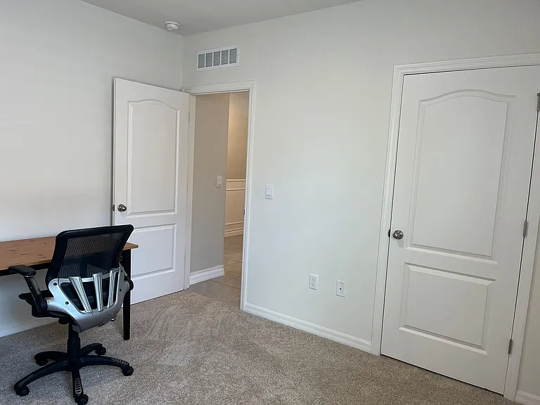 3031 Staten Dr — Photo 6