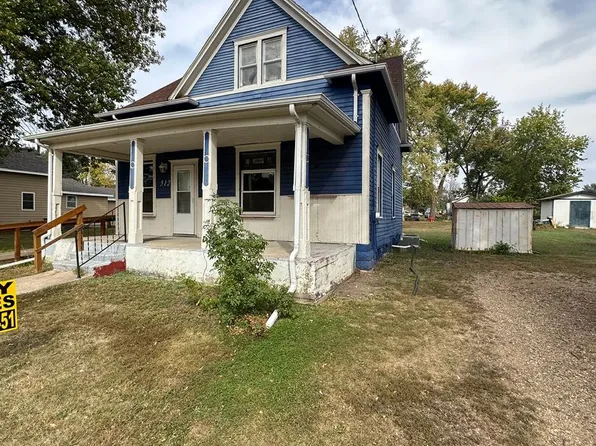 512 W 3rd Ave, Lennox, SD 57039