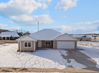 631 Roosevelt St, Baraboo, WI 53913