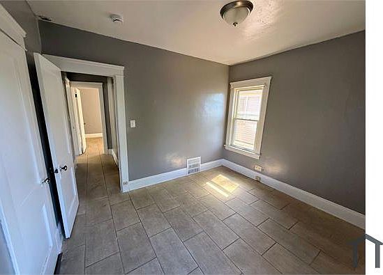 3rd image of 12523 Locke Ave