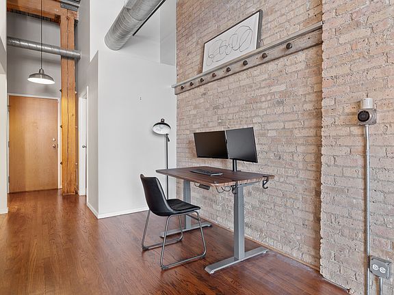 4th image of 2333 W Saint Paul Ave APT 333