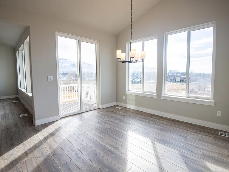 459 N Hawthorn Dr — Photo 5