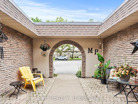 4th image of 4230 Meadowvale Dr #7