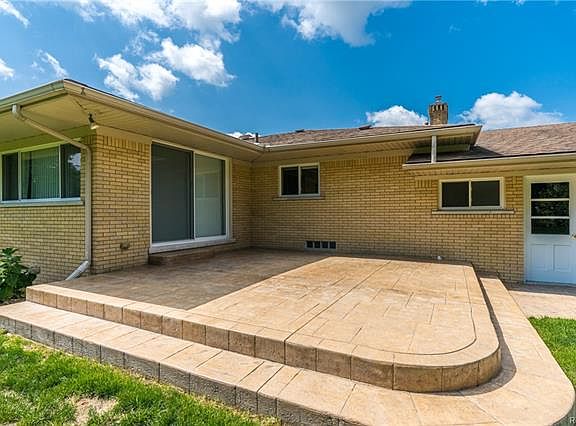5th image of 53088 Sophia St