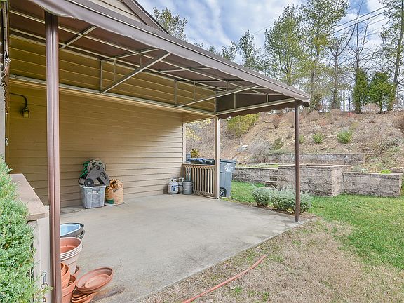 3rd image of 244 Willowbend Dr
