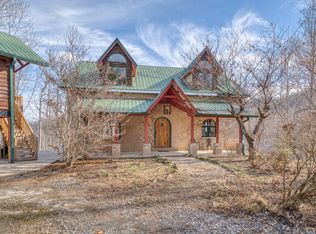 157 Garden Hollow Ln, Hendersonville, NC 28739