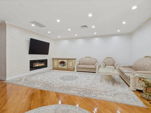 99-31 66th Avenue image 5 of 26