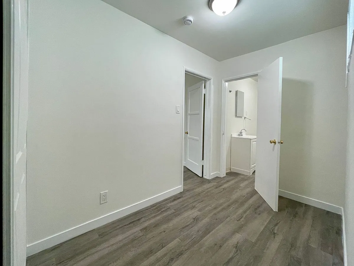 Building Photo - 1317 W 107th St