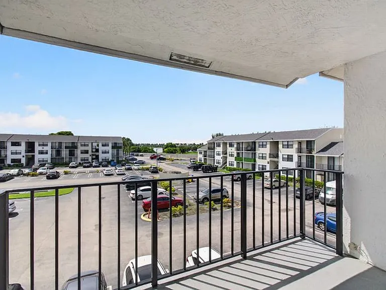 724 Executive Center Dr #31-8-31 — Photo 16