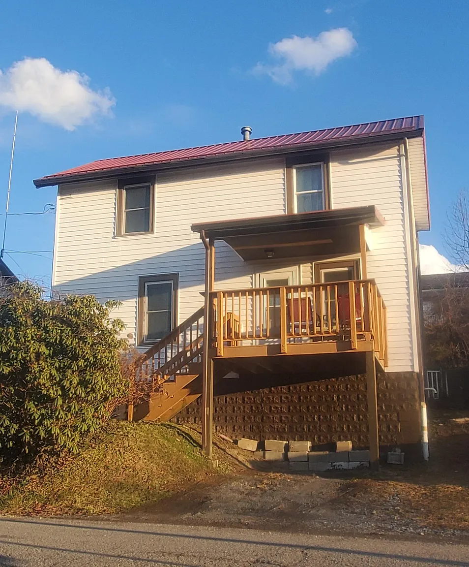 368 Gilmore St photo 1