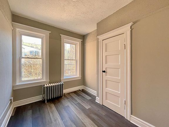 4th image of 104 Romaine Ave #8AB