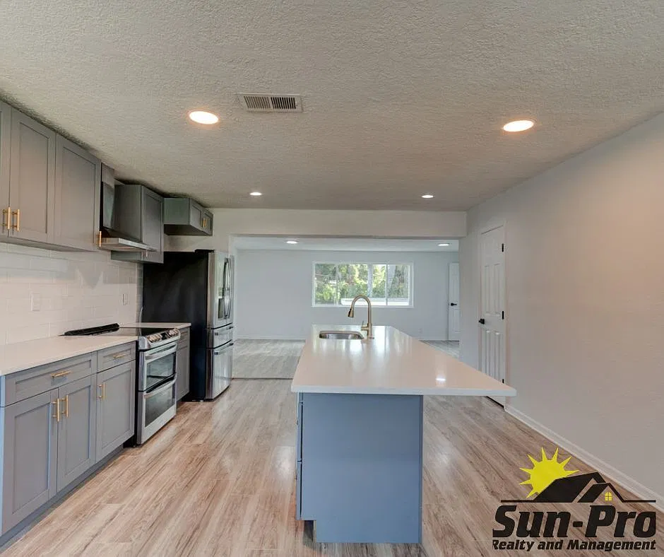 3 bed, 2.5 bath, 1700 sqft, $2,150 — Photo 4