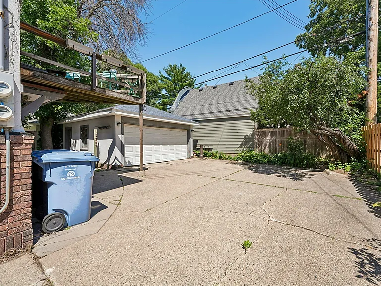 1771 James Ave S #1 — Photo 23