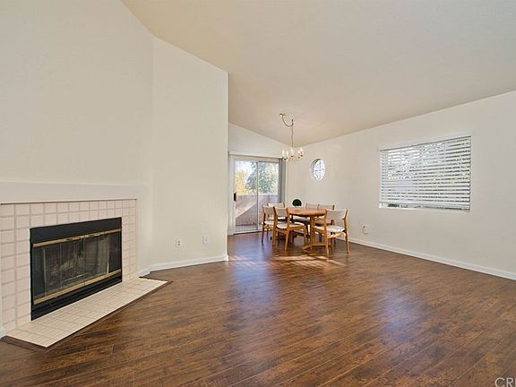 4th image of 25148 Steinbeck Ave Unit E