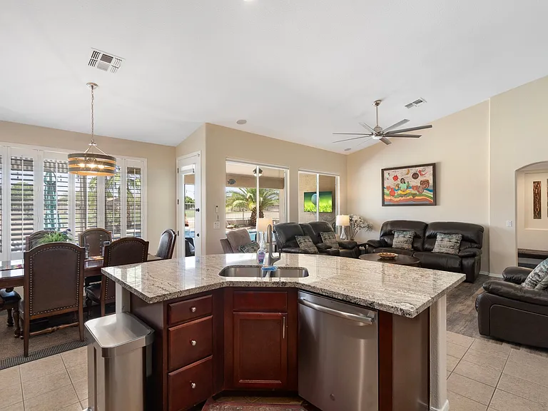 12226 W Madison St — Photo 10