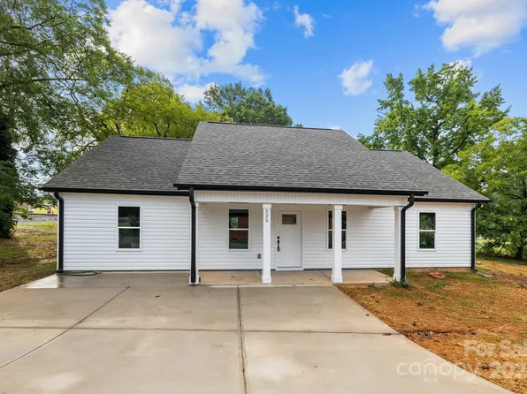 525 Railroad St, Lowell, NC 28098