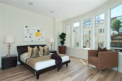 4th image of 1810 Pacific Ave