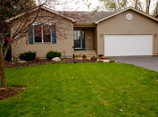 669 Dane St, Woodstock, IL 60098