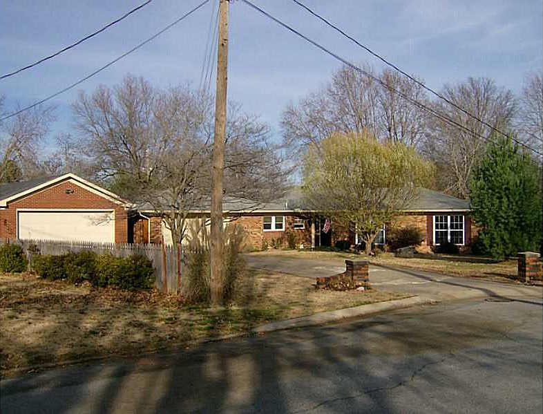 1st image of 325 Crestview Dr