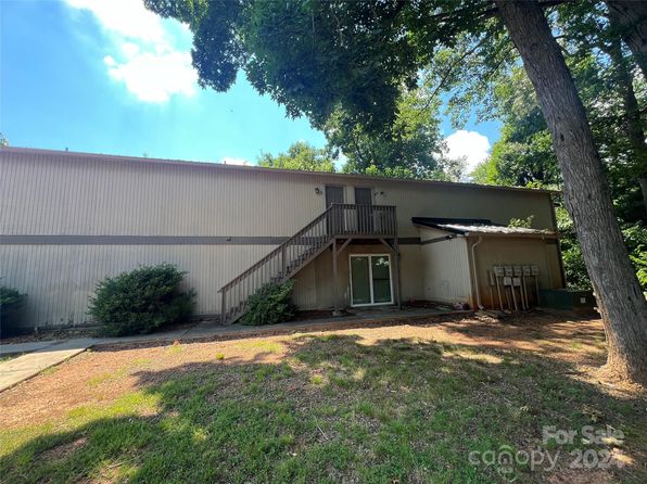 810 10th Street Blvd NW, Hickory, NC 28601