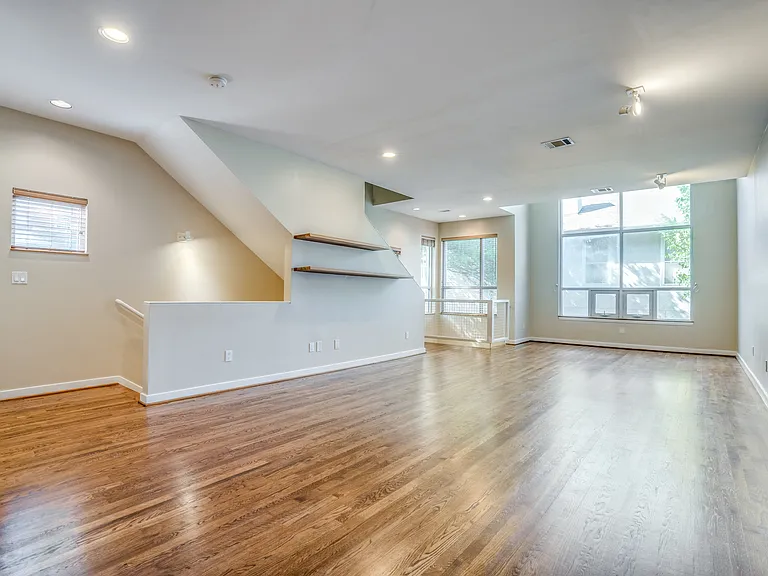 4100 Travis St #8 — Photo 6
