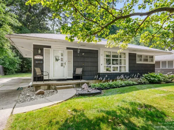 816 Carbeck Dr, Ann Arbor, MI 48103