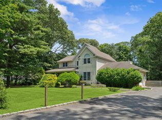 63 Roseland Ln, East Patchogue, NY 11772
